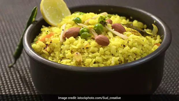 Poha Health Benefits: 6 Reasons This Popular Indian Breakfast Food Is Great For You!